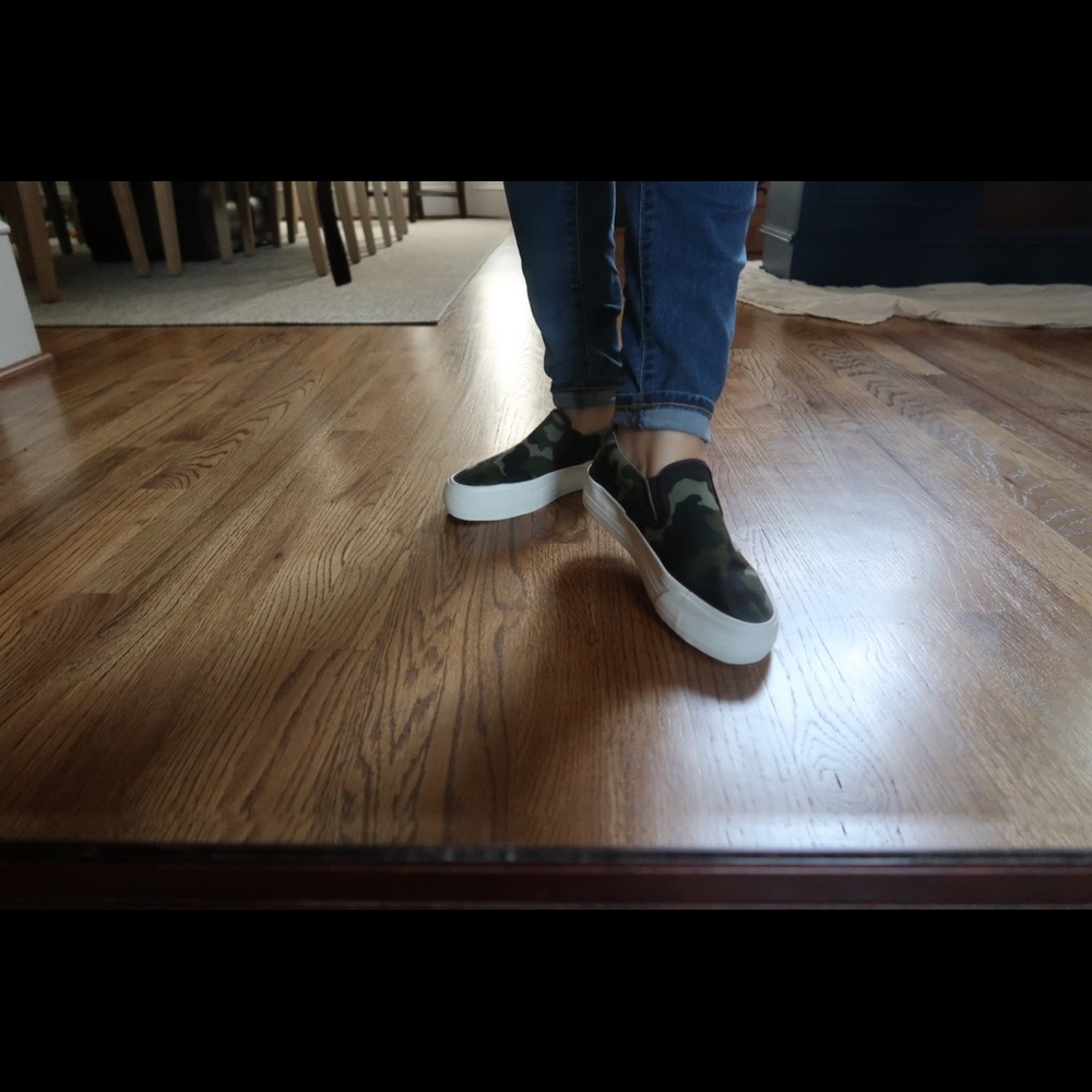 Fashionable camp sneaker platform